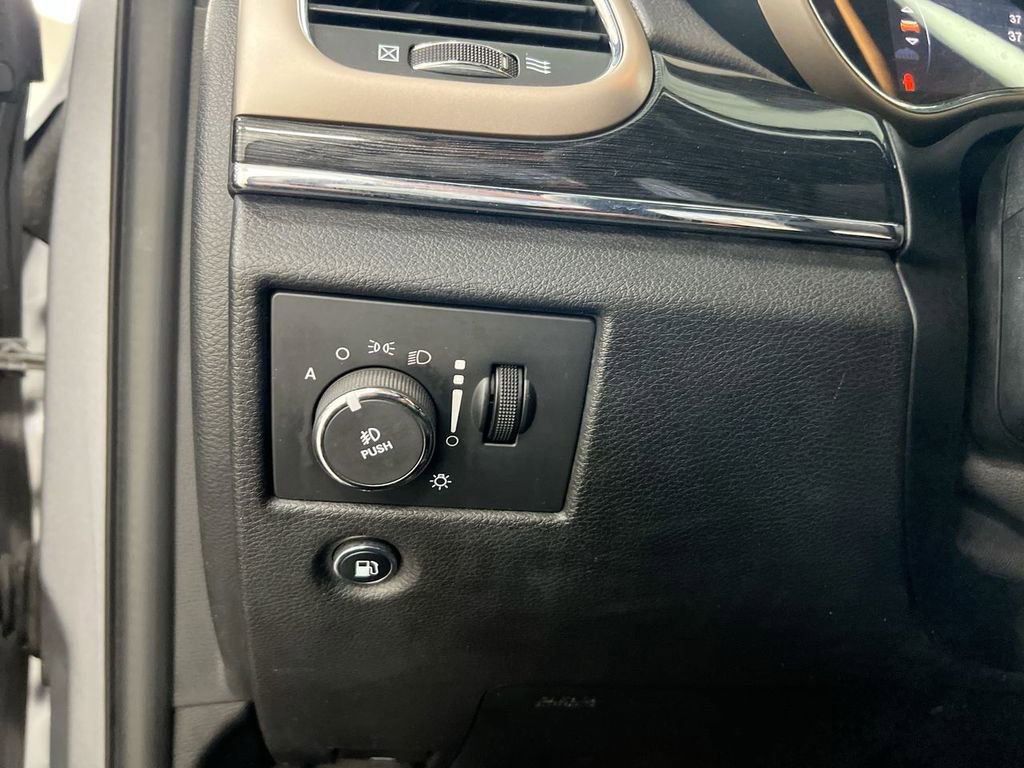 Used 2016 Jeep Grand Cherokee Limited 75th Anniversary AWD/4WD image 18