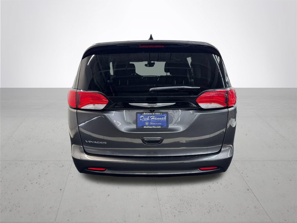 Used 2023 Chrysler Voyager LX FWD image 5