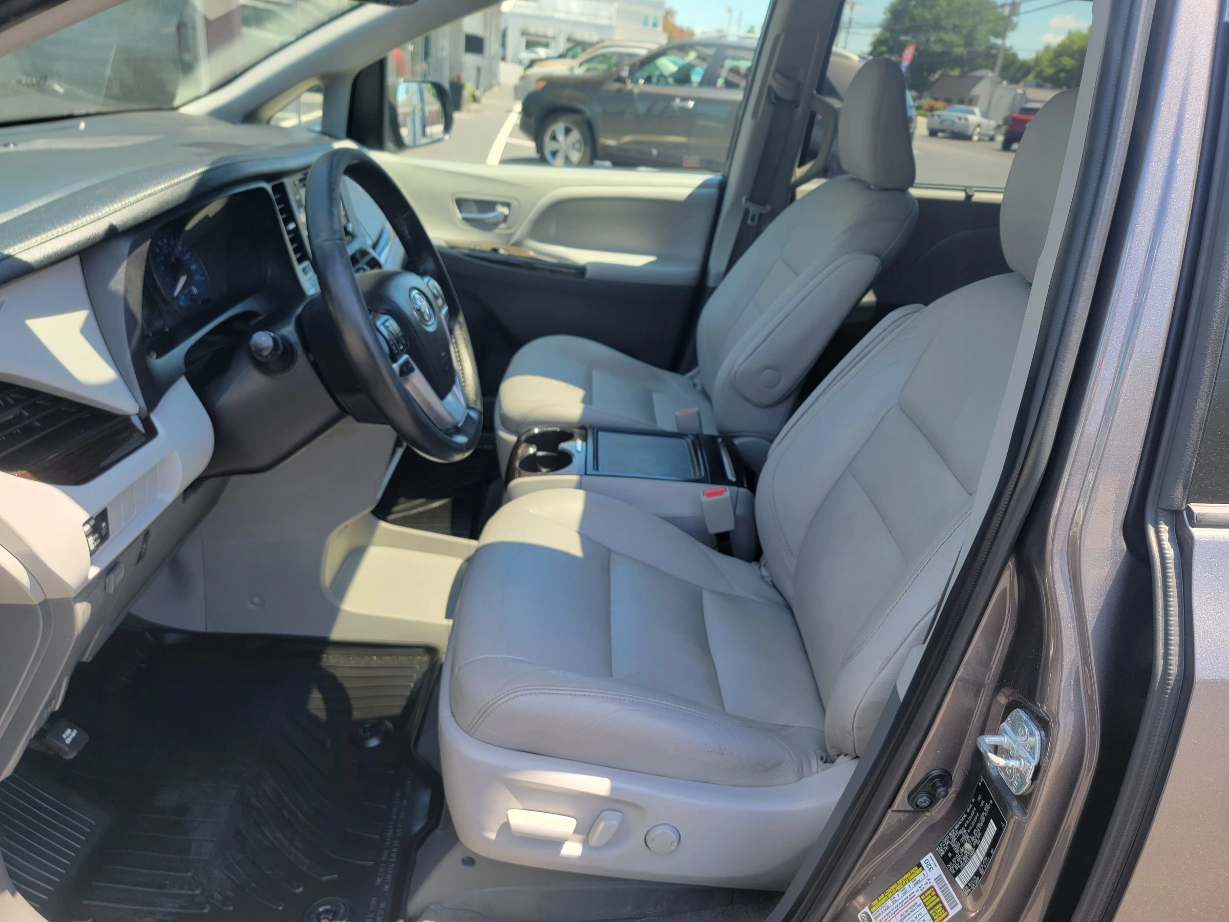 Used 2020 Toyota Sienna XLE AWD/4WD image 10