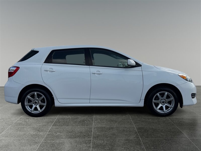 Used 2012 Toyota Matrix L FWD image 7