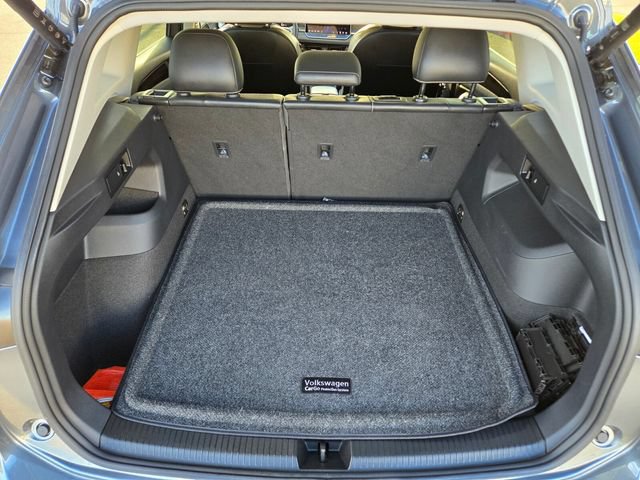 Used 2025 Volkswagen Tiguan SE AWD/4WD image 13