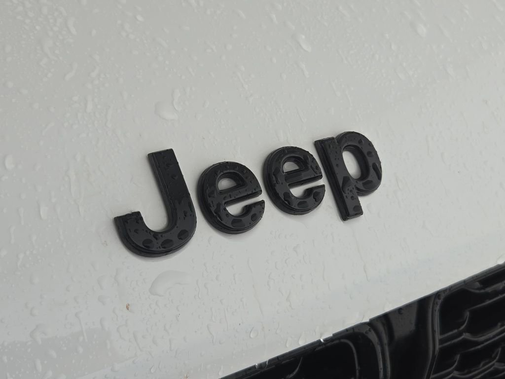 Used 2025 Jeep Grand Cherokee L Altitude AWD/4WD image 37