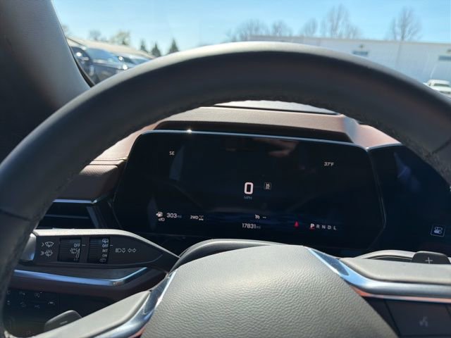 Used 2025 Chevrolet Suburban High Country image 34