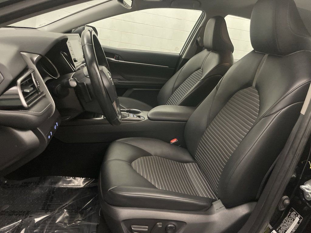 Used 2022 Toyota Camry SE w/ Convenience Package image 13