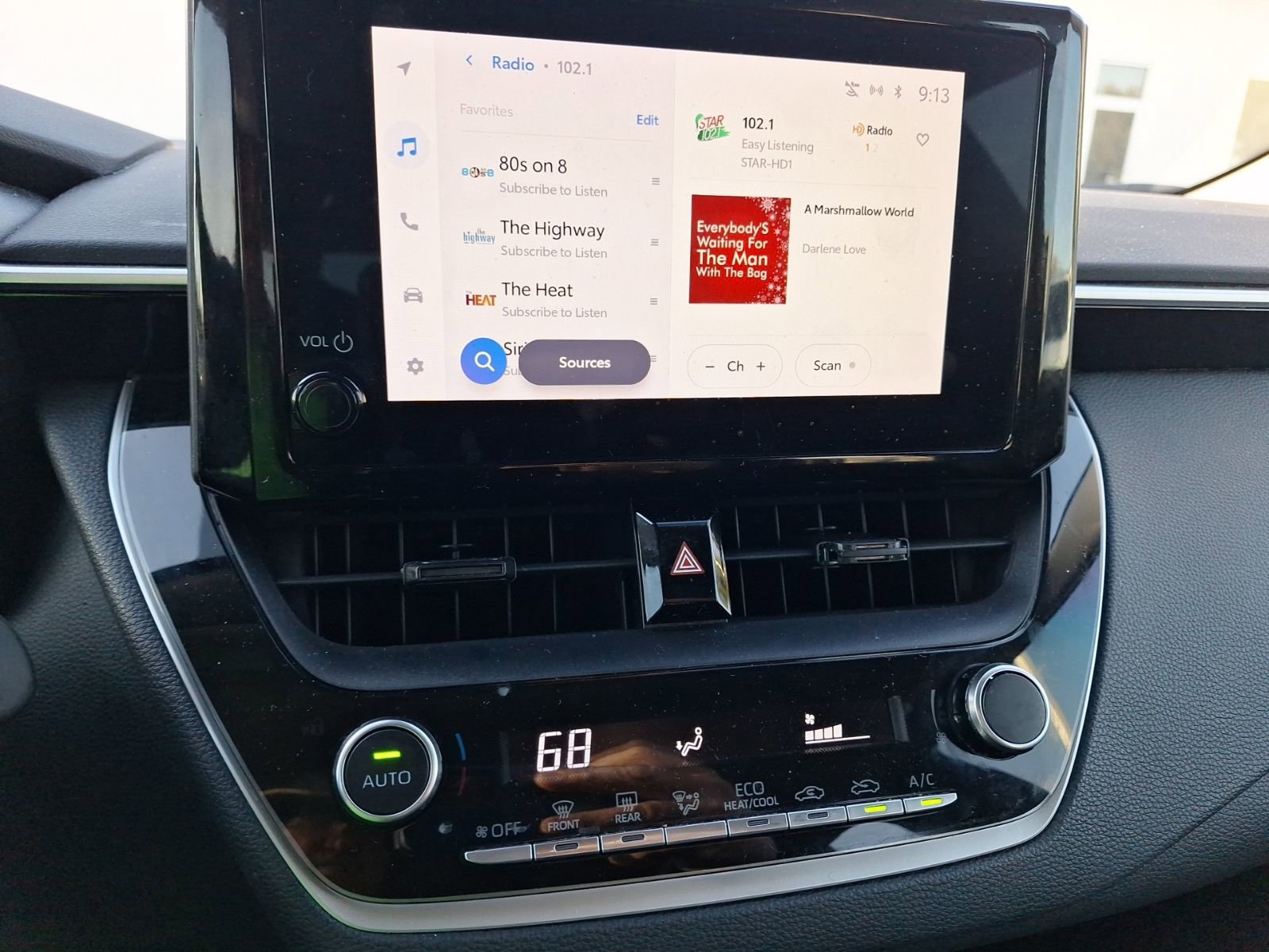 Used 2023 Toyota Corolla LE image 28