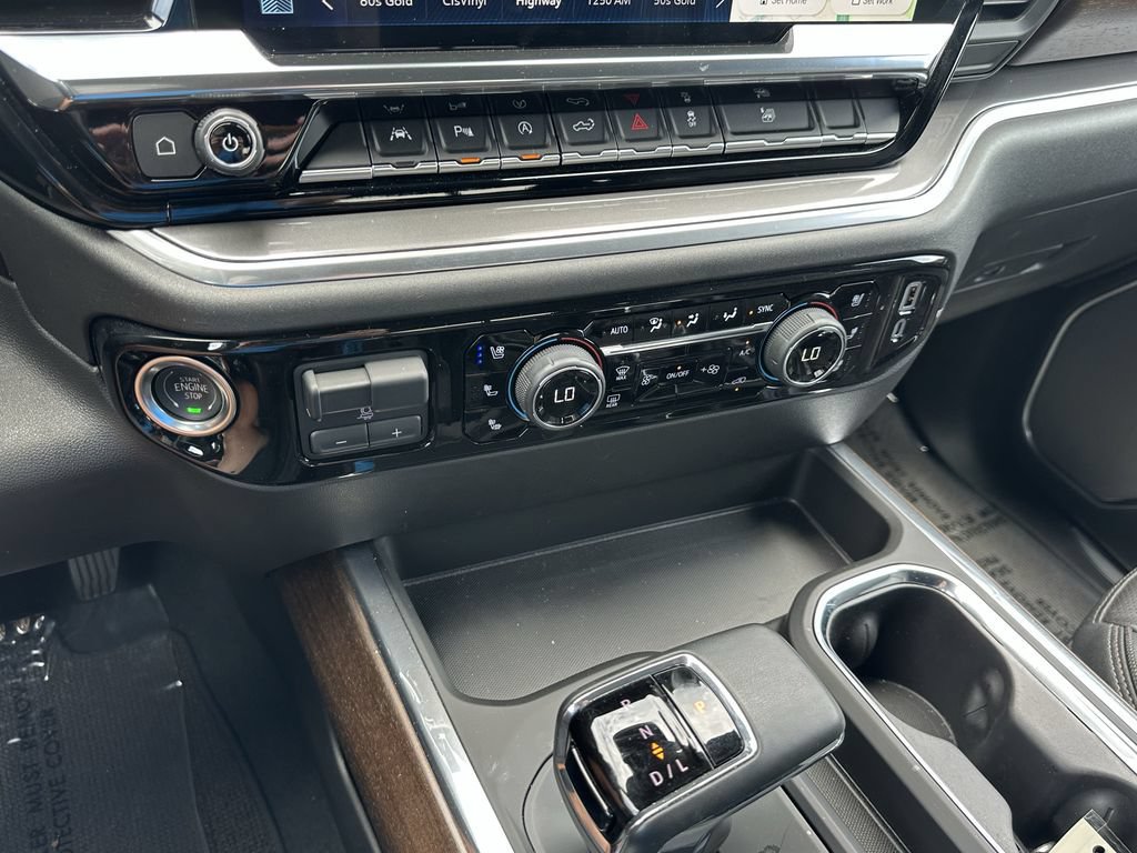 Used 2025 Chevrolet Silverado 1500 High Country w/ Technology Package AWD/4WD image 24