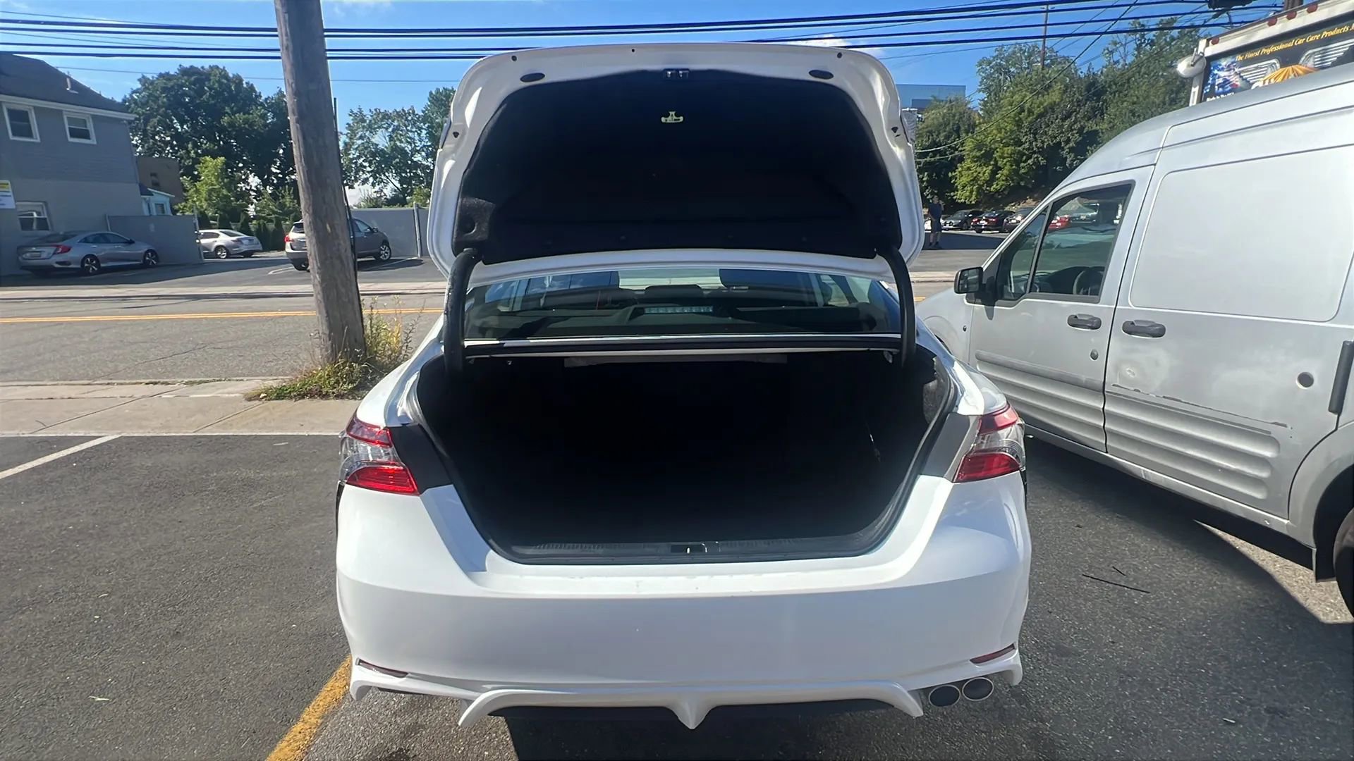 Used 2023 Toyota Camry SE image 9