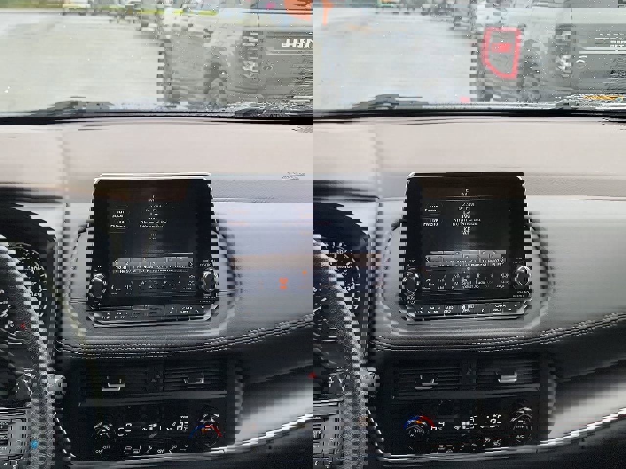 Used 2023 Nissan Rogue SV image 16