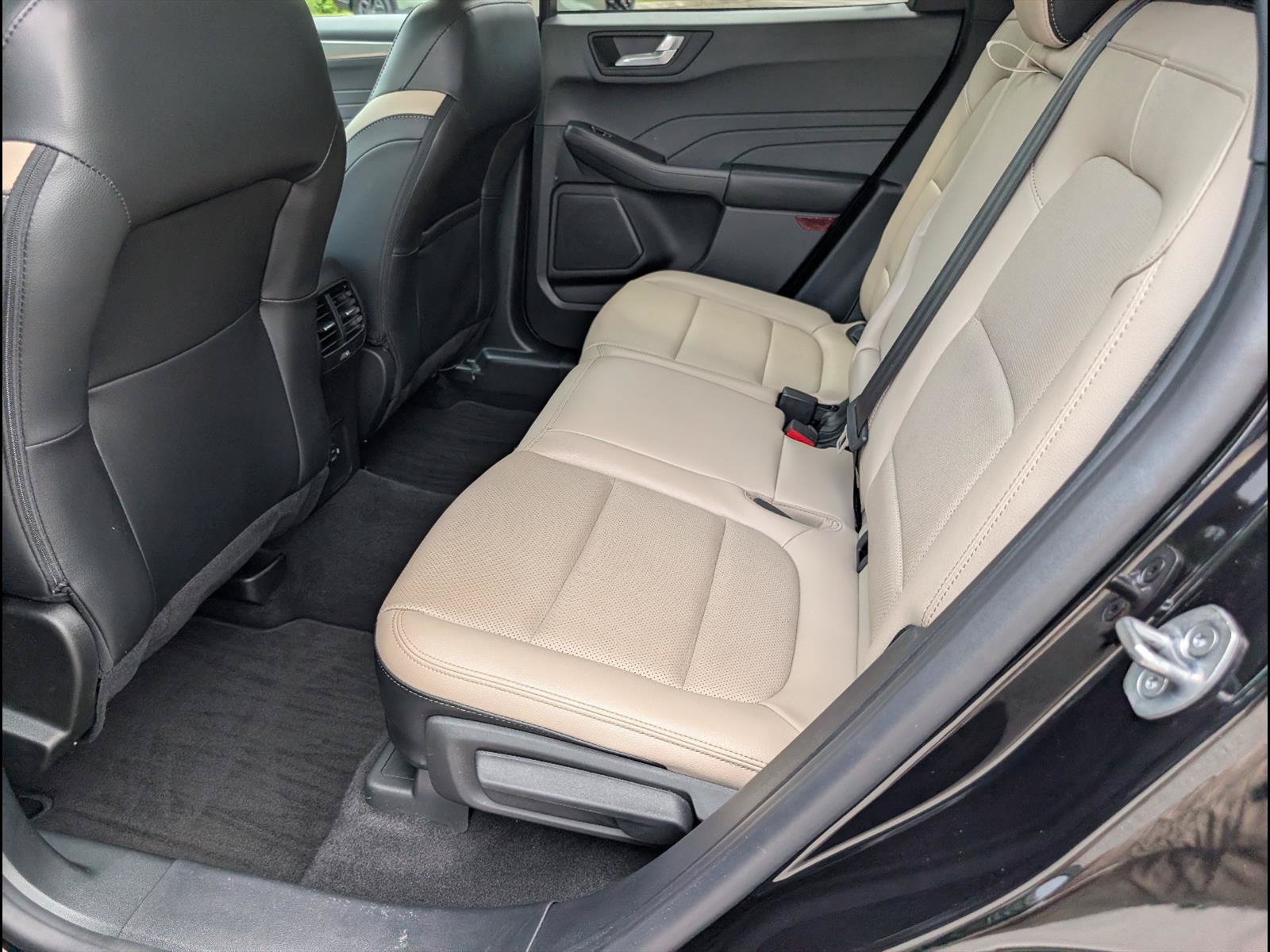 Used 2022 Ford Escape Titanium AWD/4WD image 16