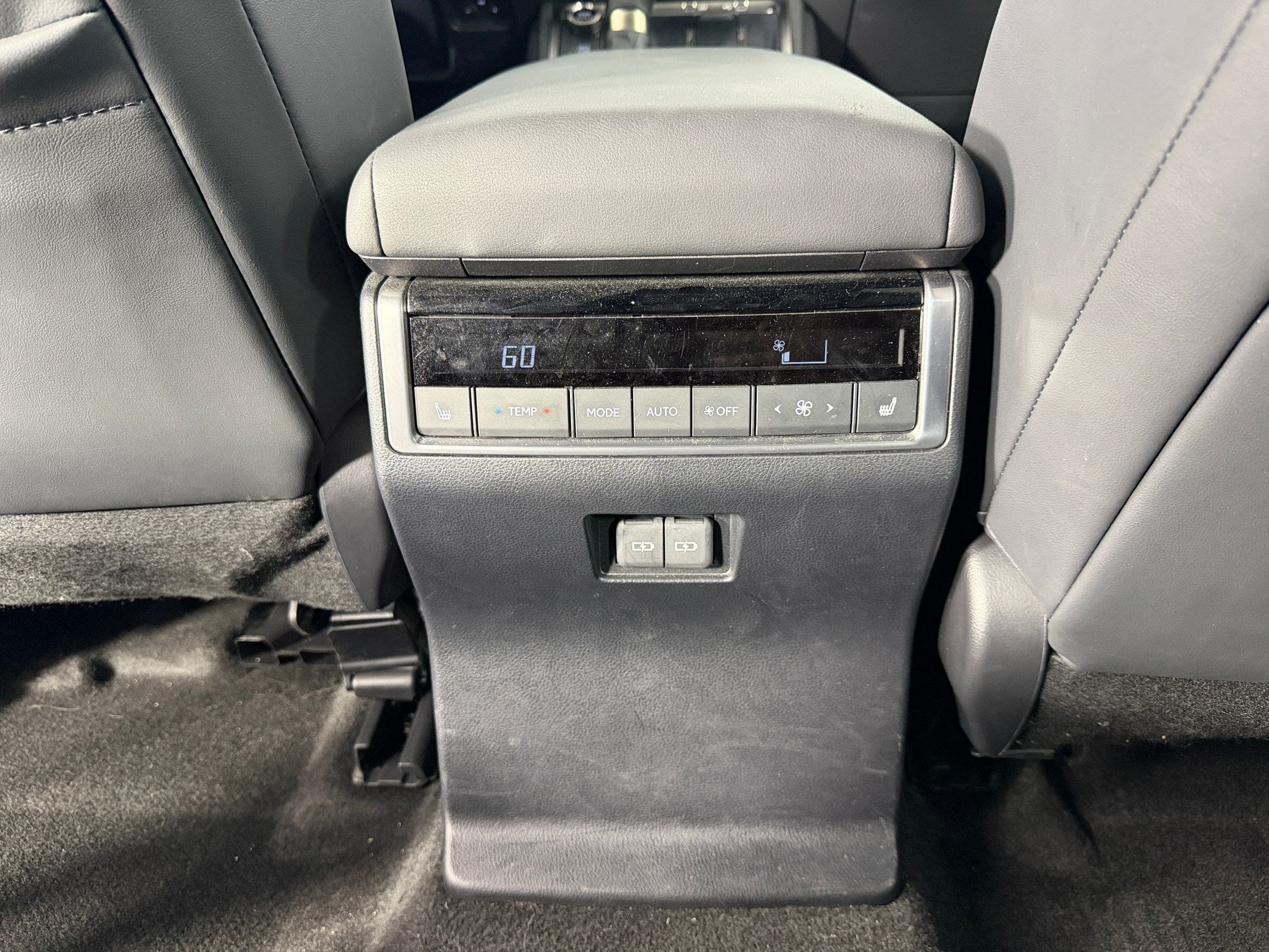 Used 2024 Lexus GX 550 w/ Accessory Package (Z1) AWD/4WD image 30