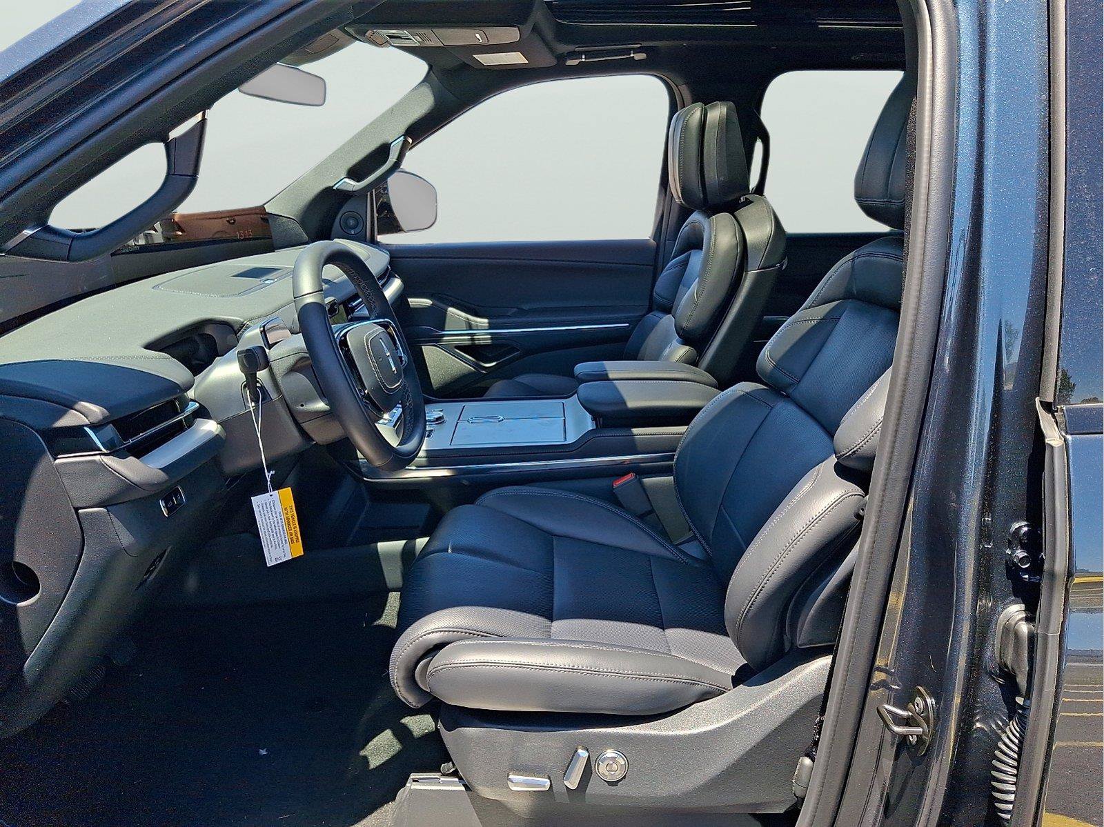 New 2026 Lincoln Navigator L Reserve w/ Jet Appearance Package AWD/4WD image 10