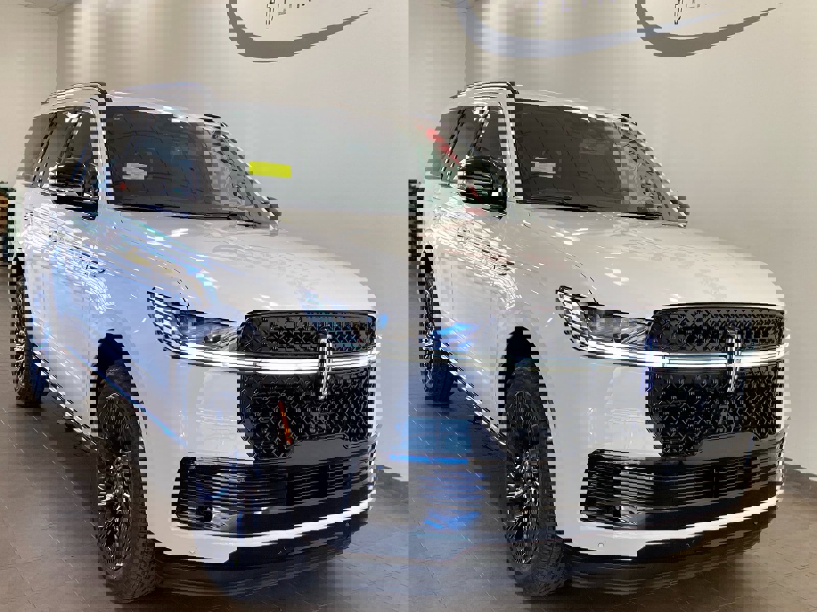 Used 2025 Lincoln Navigator Reserve w/ Jet Appearance Package image 2