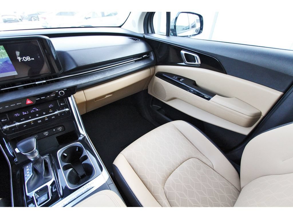 Used 2023 Kia Carnival EX FWD image 11