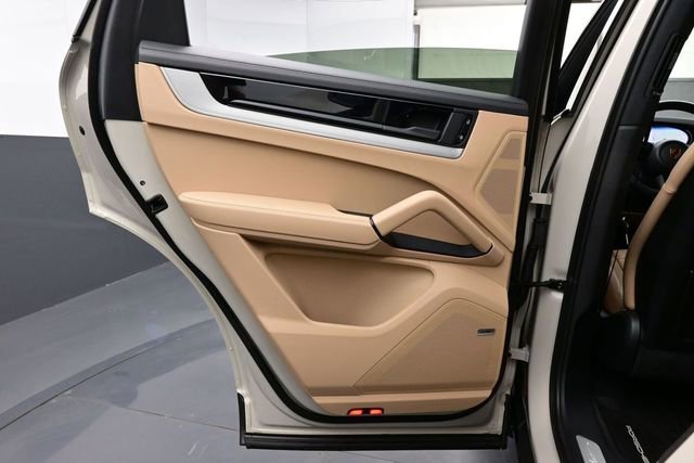 Certified 2025 Porsche Cayenne Coupe AWD/4WD image 13