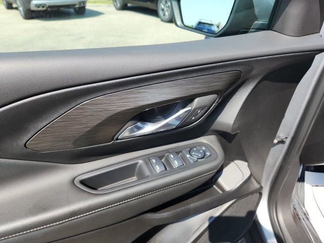 Used 2024 GMC Terrain SLE image 11