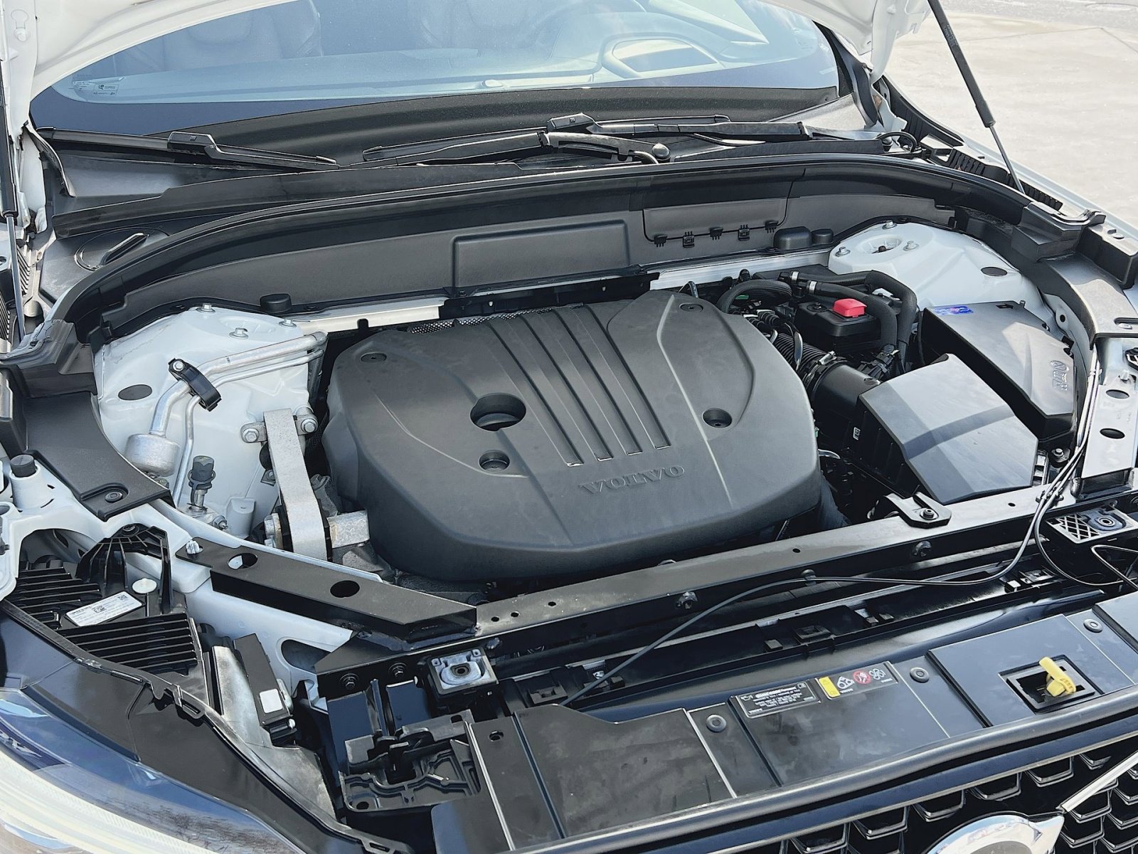 Certified 2023 Volvo XC60 B5 Ultimate w/ Protection Package Premier image 27