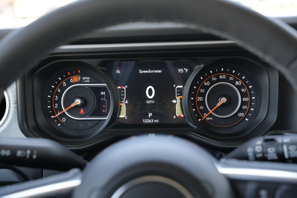 Used 2026 Jeep Wrangler Unlimited Sahara AWD/4WD image 10