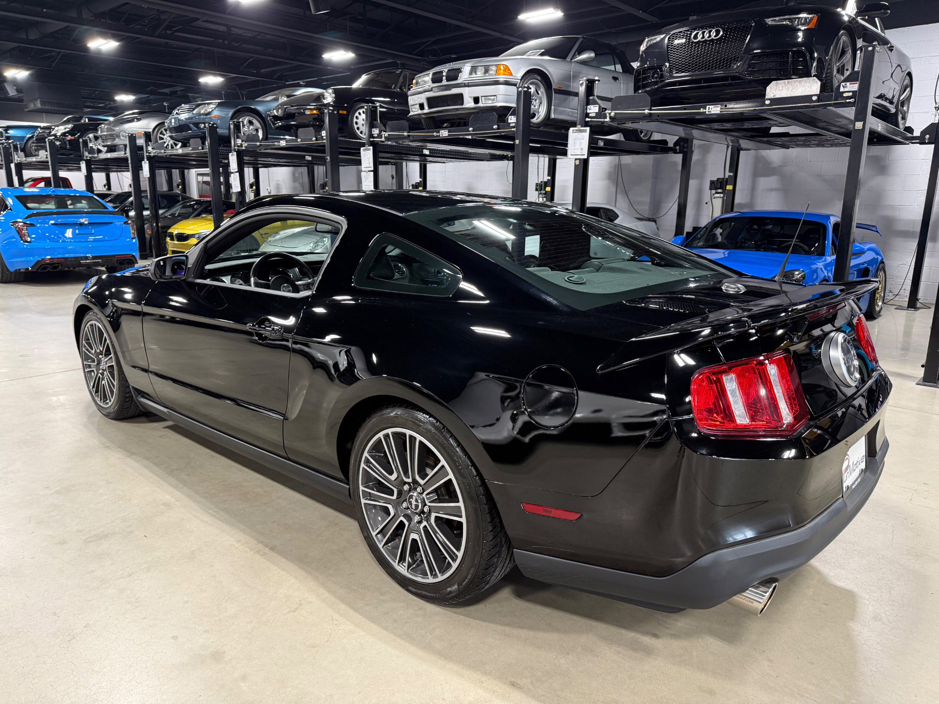 Used 2010 Ford Mustang GT image 3