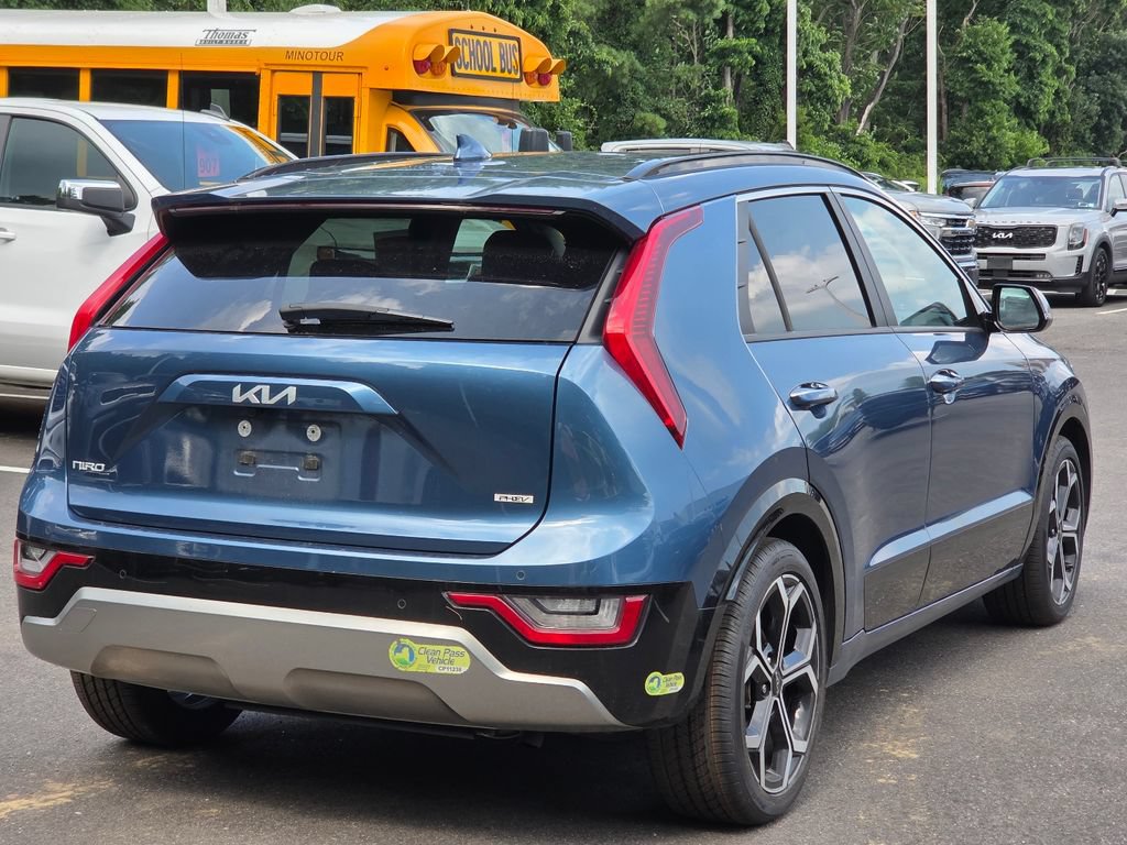 Used 2023 Kia Niro SX Touring FWD image 4