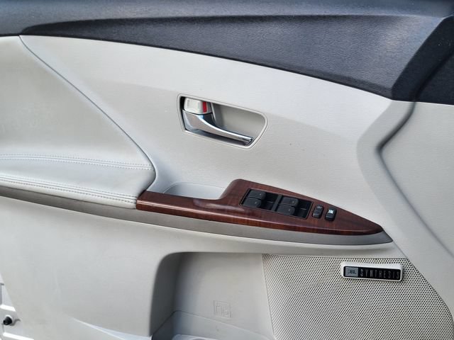 Used 2011 Toyota Venza AWD w/ Comfort Pkg image 13