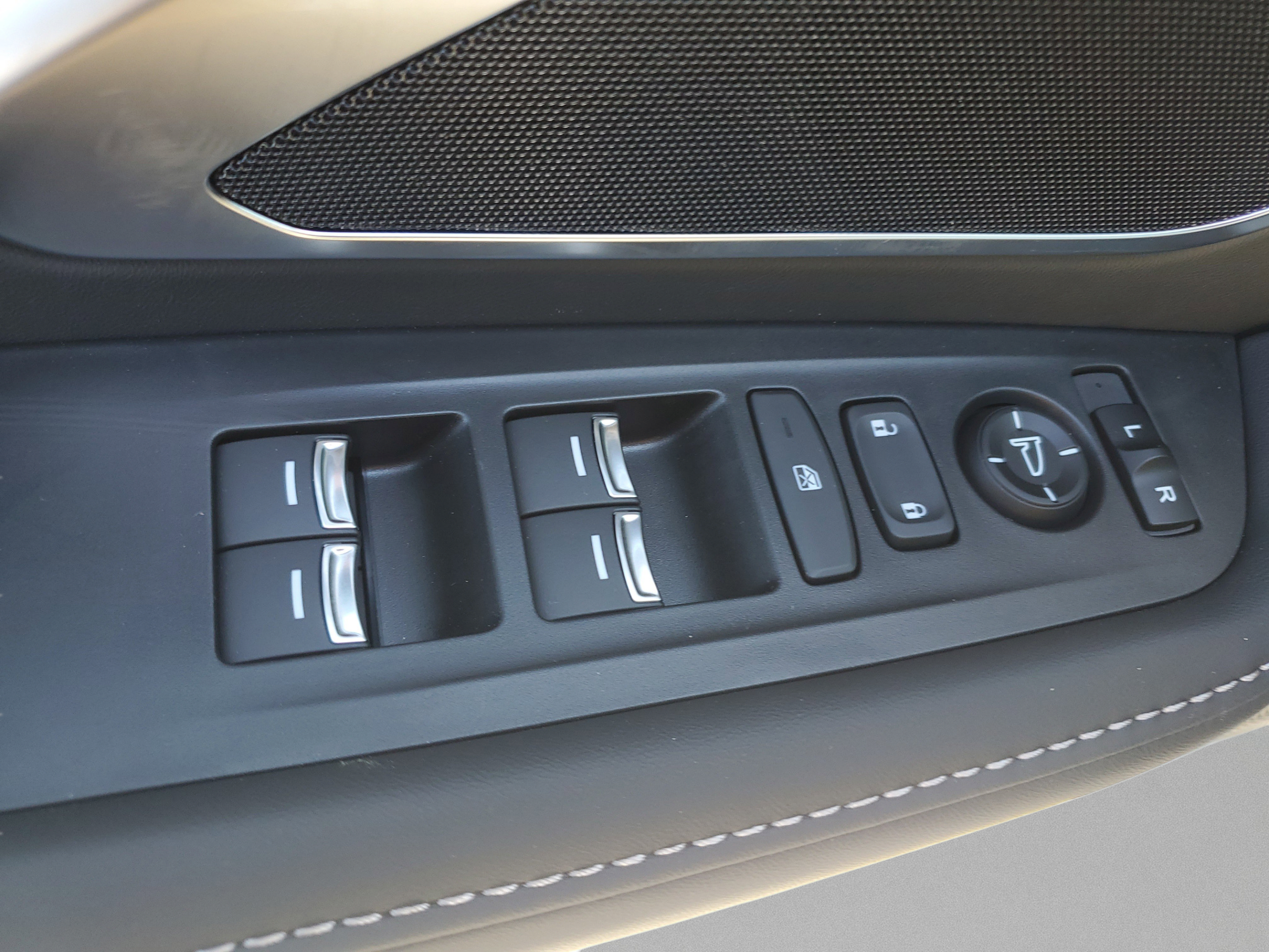 New 2026 Acura RDX SH-AWD image 22