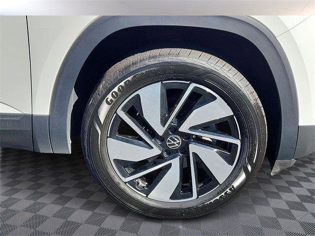 Certified 2024 Volkswagen Atlas SE image 8