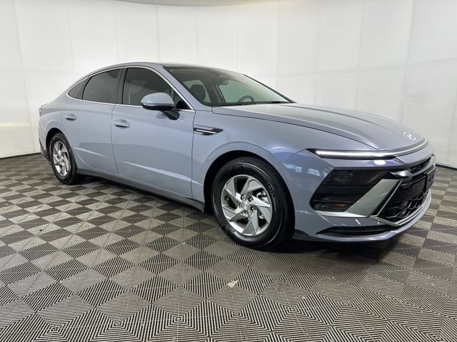 Used 2025 Hyundai Sonata SE FWD image 2