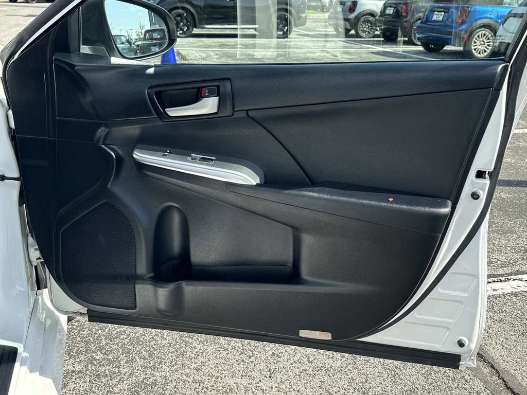 Used 2013 Toyota Camry SE image 28
