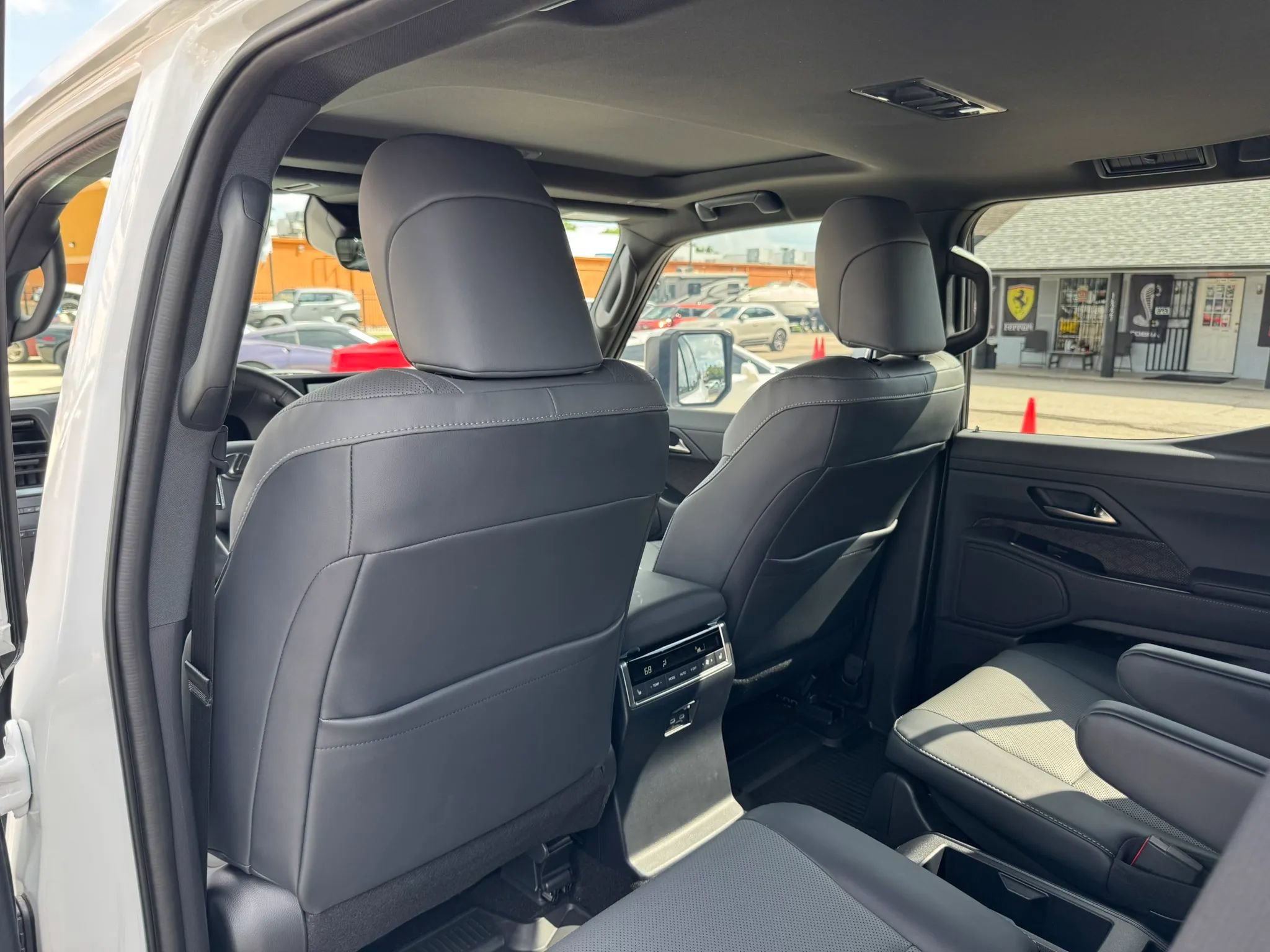 Used 2026 Lexus GX 550 w/ Accessory Package (2T) AWD/4WD image 27