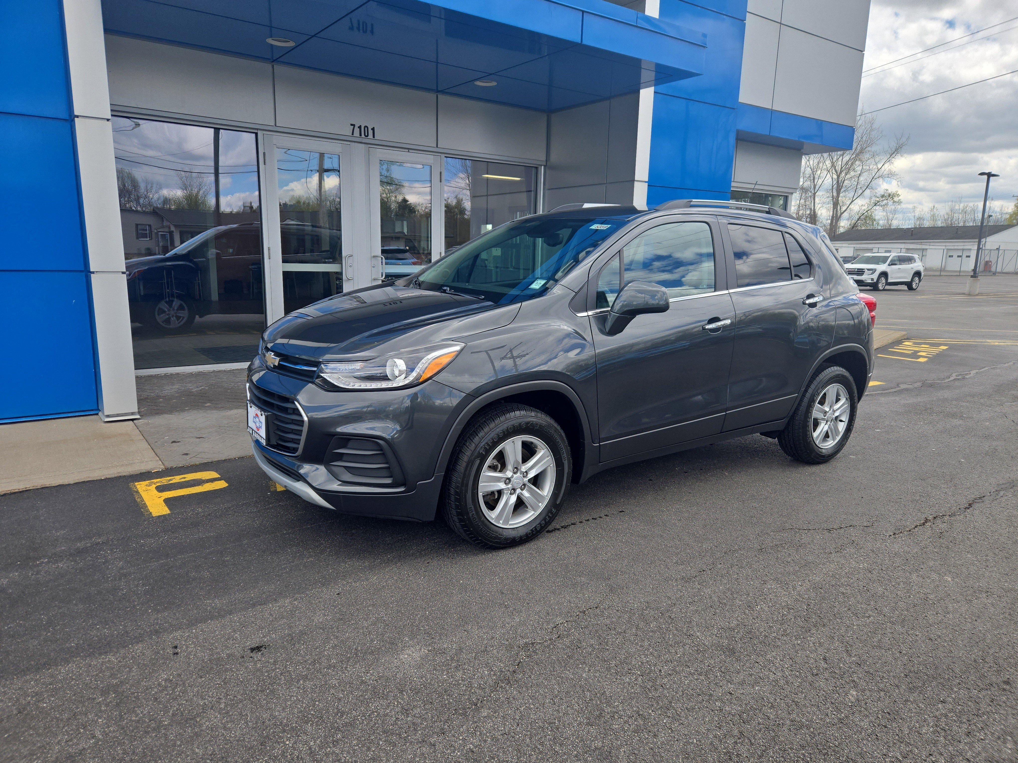 Used 2019 Chevrolet Trax LT w/ LT Convenience Package AWD/4WD image 2