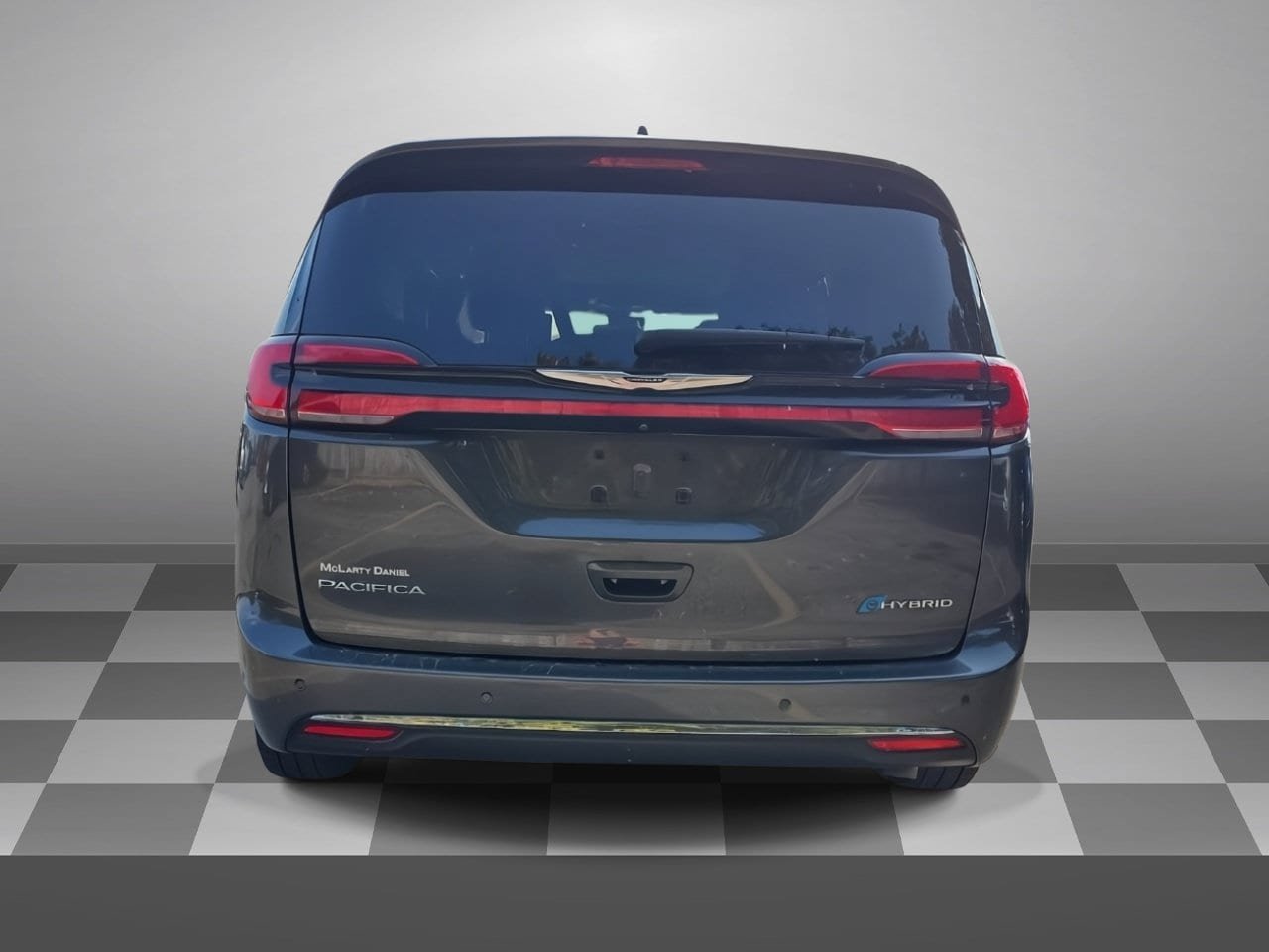 Used 2022 Chrysler Pacifica Limited w/ Uconnect Theater Family Group FWD image 5