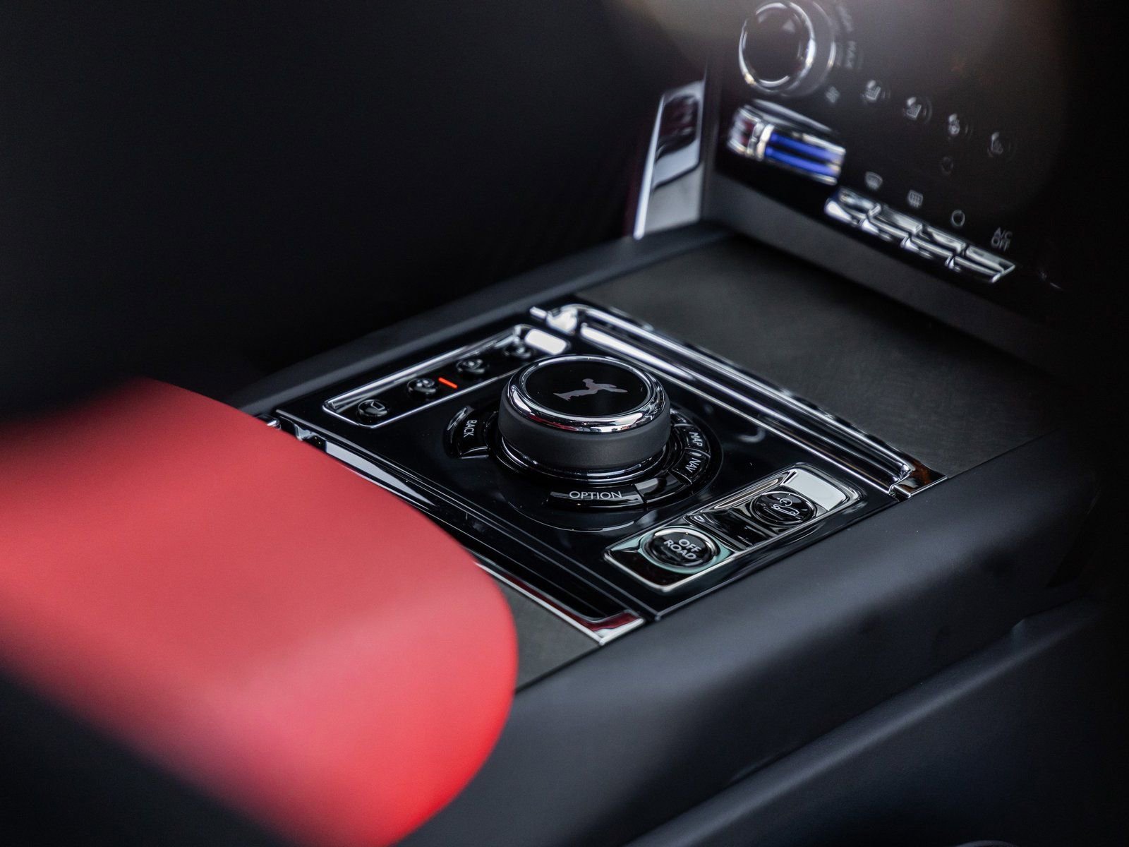 Certified 2025 Rolls-Royce Cullinan image 33