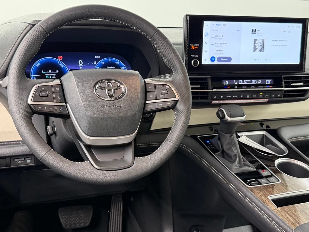 Used 2026 Toyota Sienna Limited FWD image 38