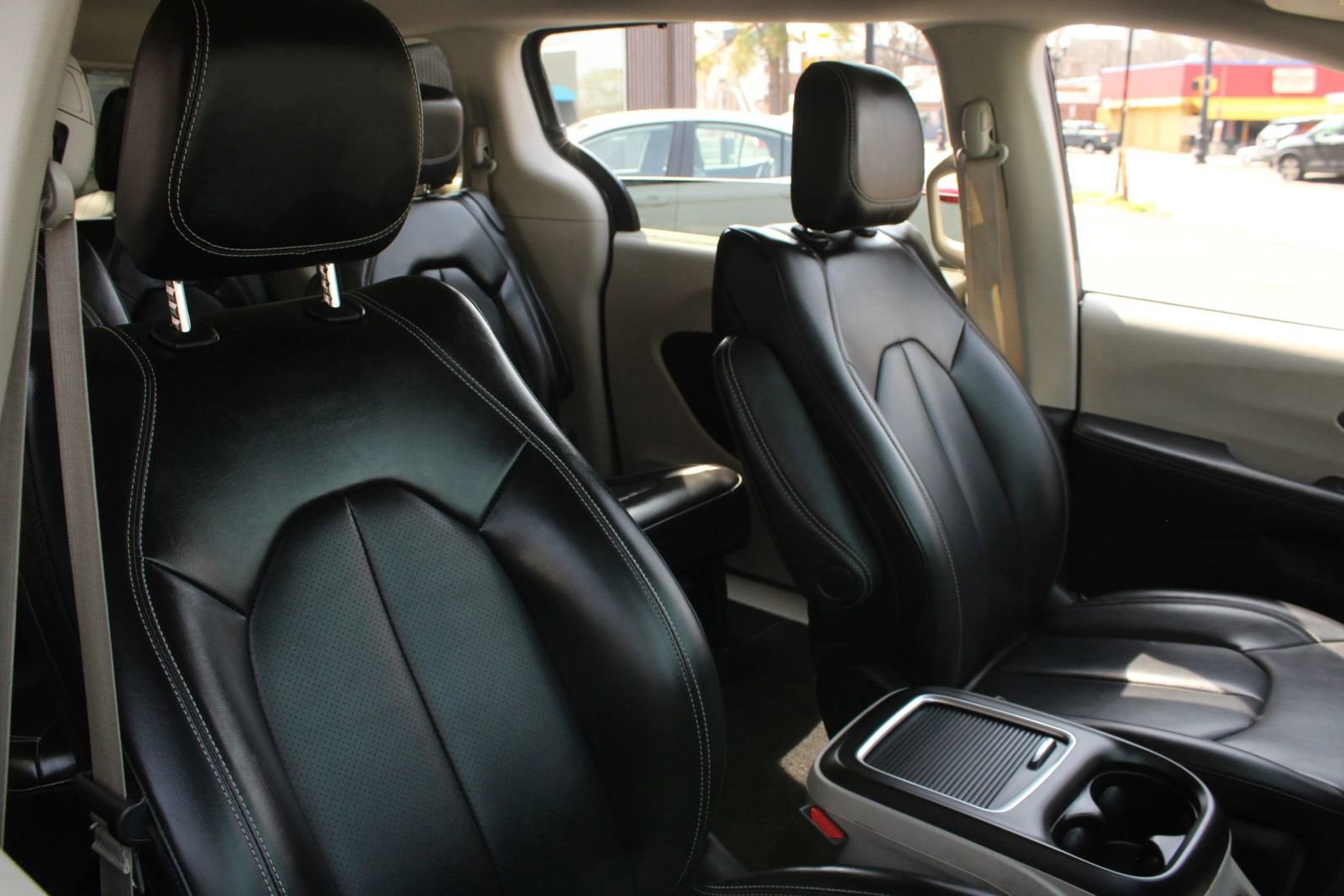 Used 2023 Chrysler Pacifica Touring-L FWD image 23