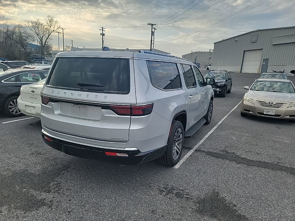Used 2024 Jeep Wagoneer L Series II w/ Flexible Seating Group AWD/4WD image 8