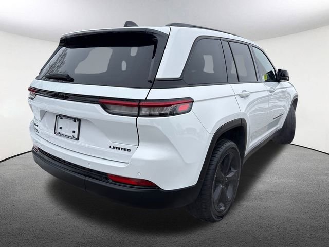 Used 2023 Jeep Grand Cherokee Limited w/ Black Appearance Package image 14