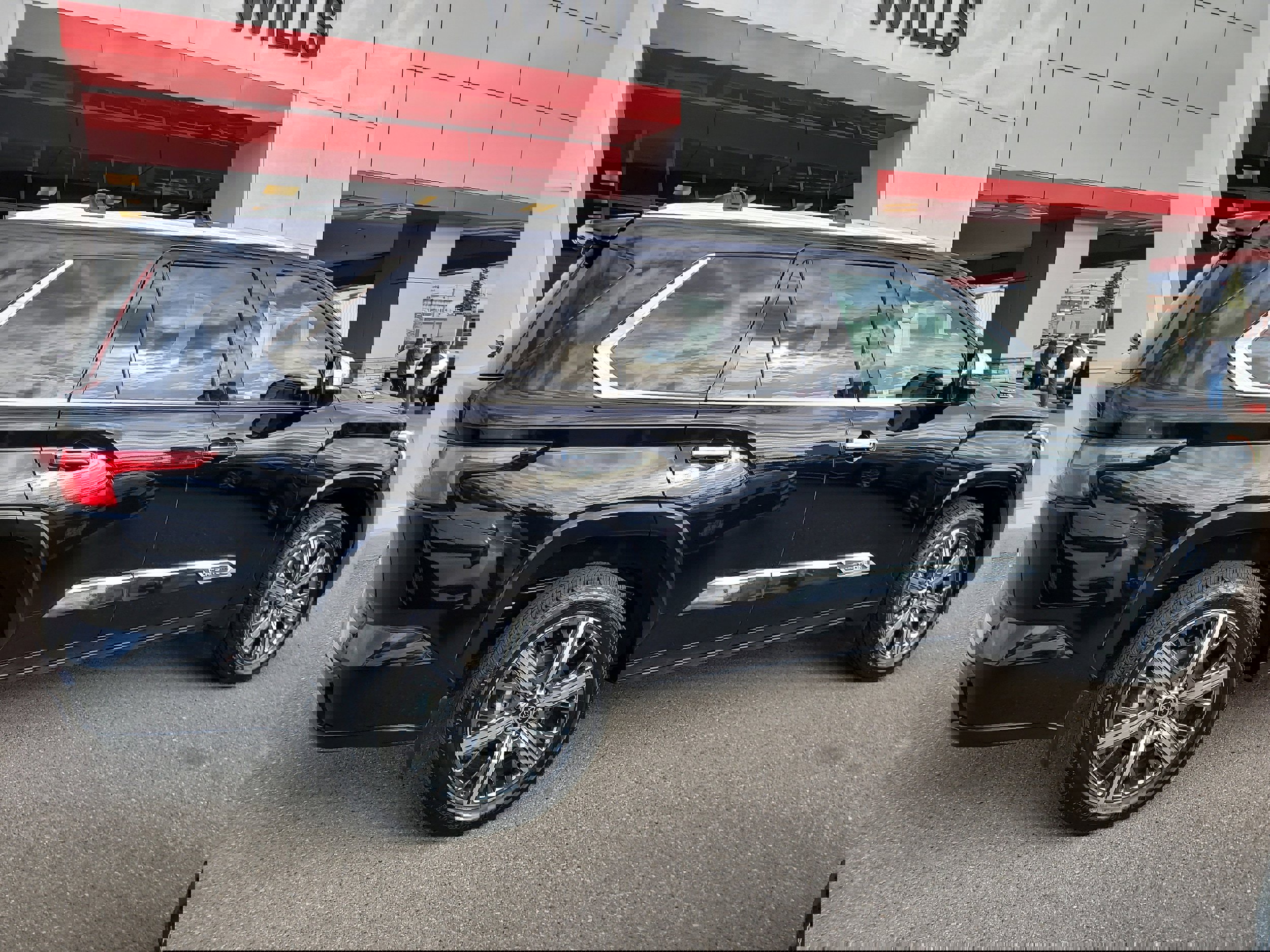 Used 2024 Toyota Sequoia Capstone image 4