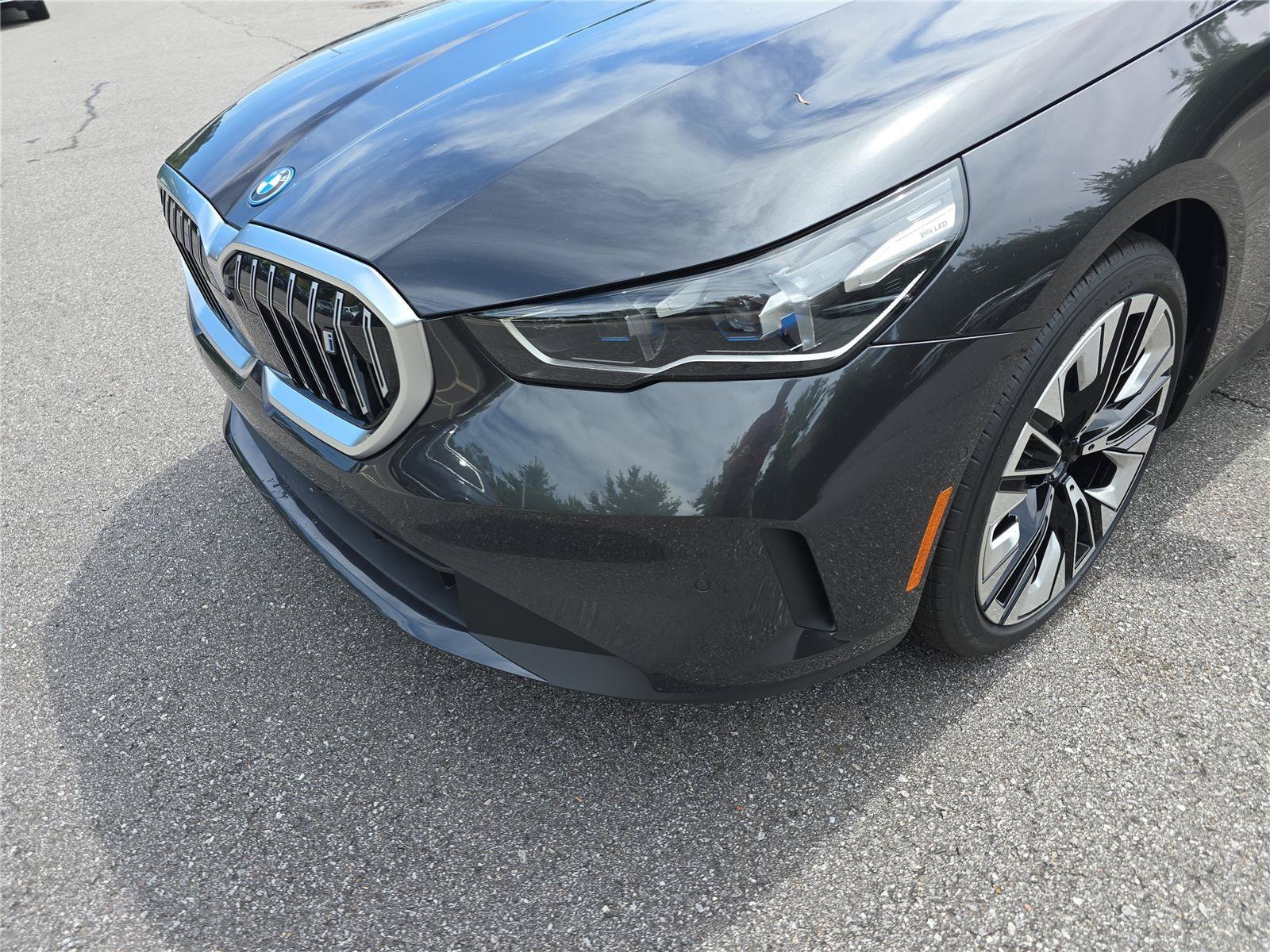 New 2027 BMW i5 xDrive40 AWD/4WD image 9
