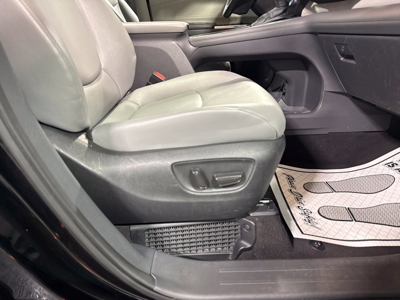 Used 2024 Toyota Sienna XLE FWD image 13