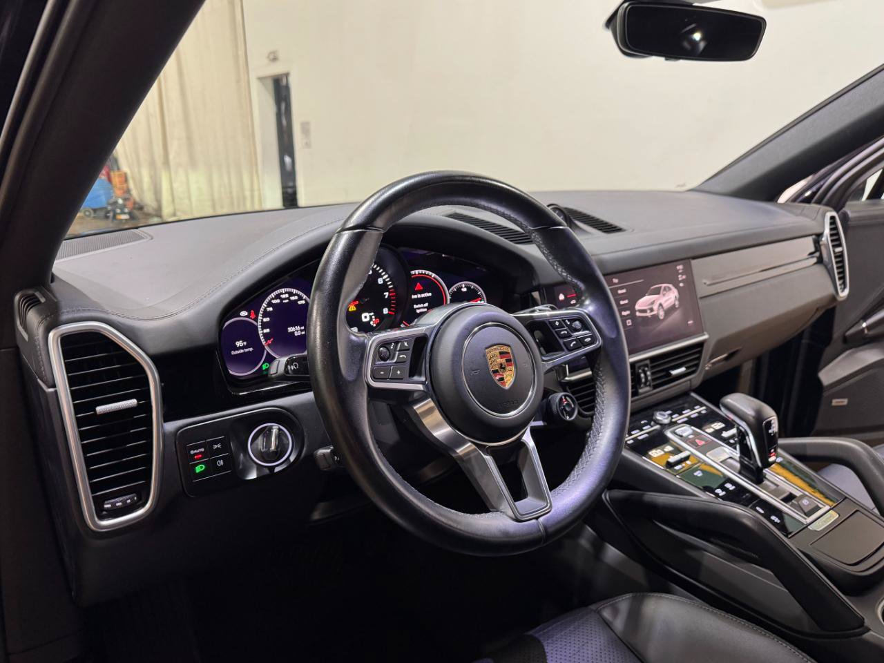 Used 2022 Porsche Cayenne Coupe AWD/4WD image 9