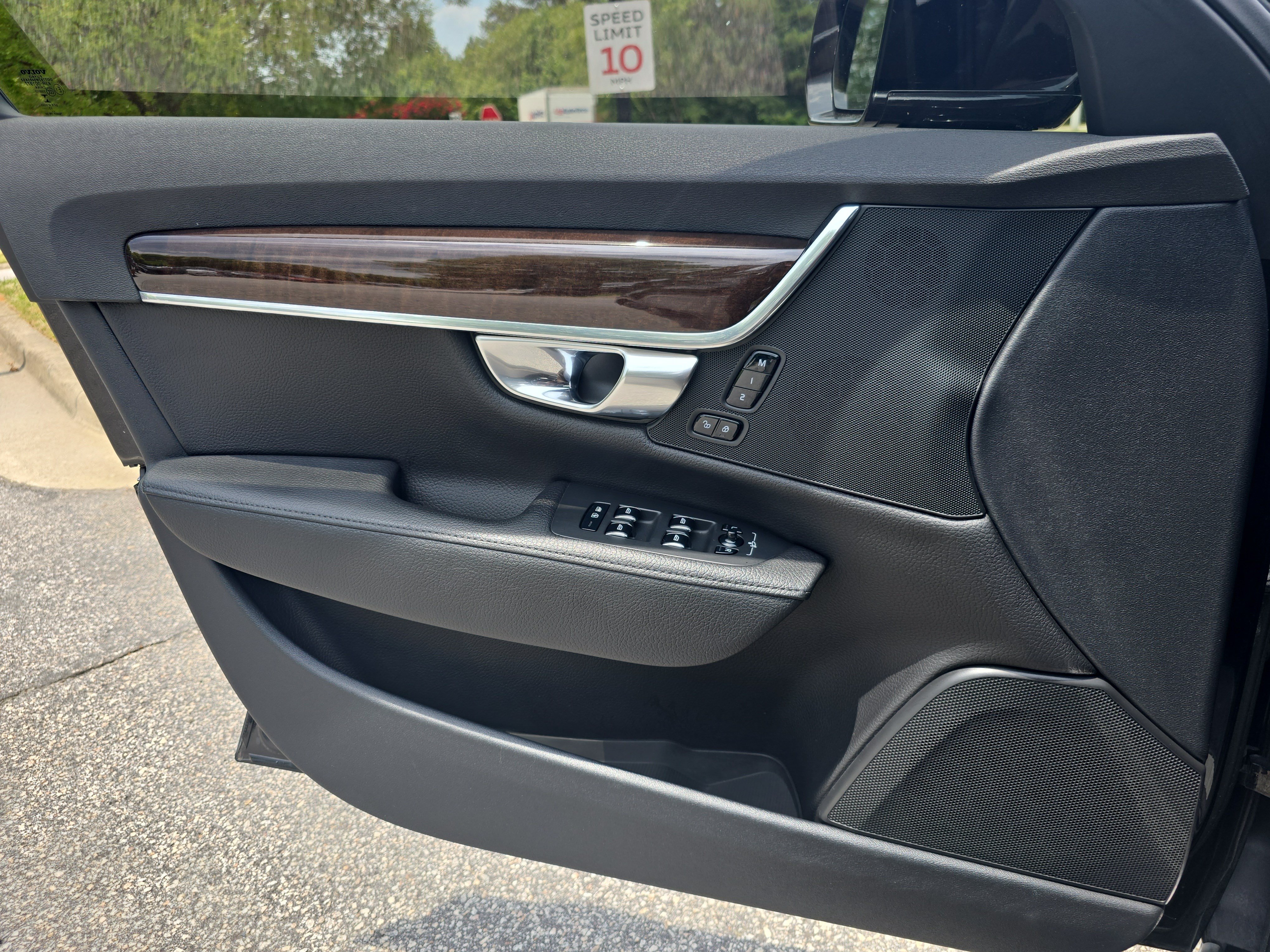 Used 2018 Volvo S90 T6 Momentum w/ Convenience Package AWD/4WD image 22