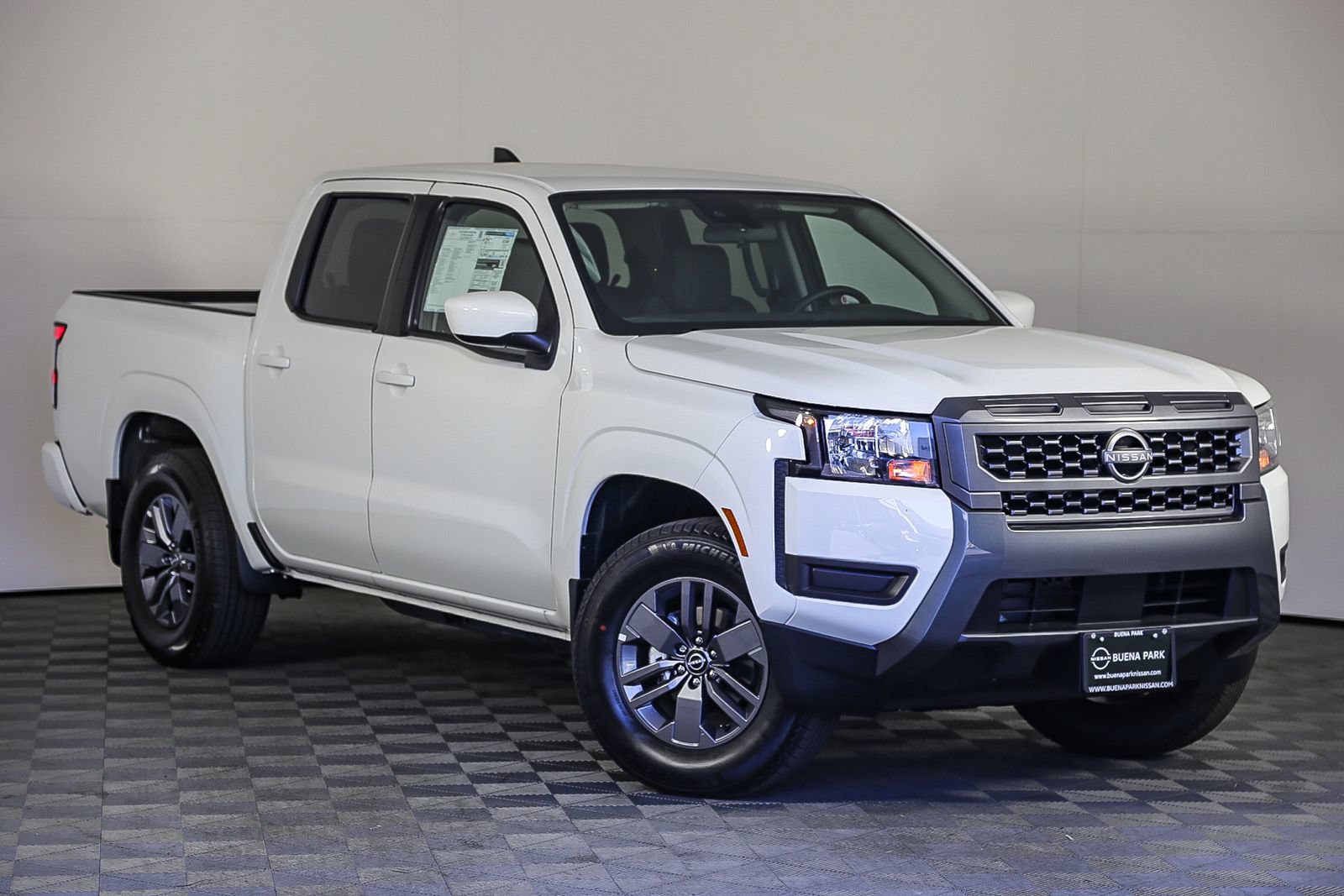 Used 2025 Nissan Frontier SV RWD image 1