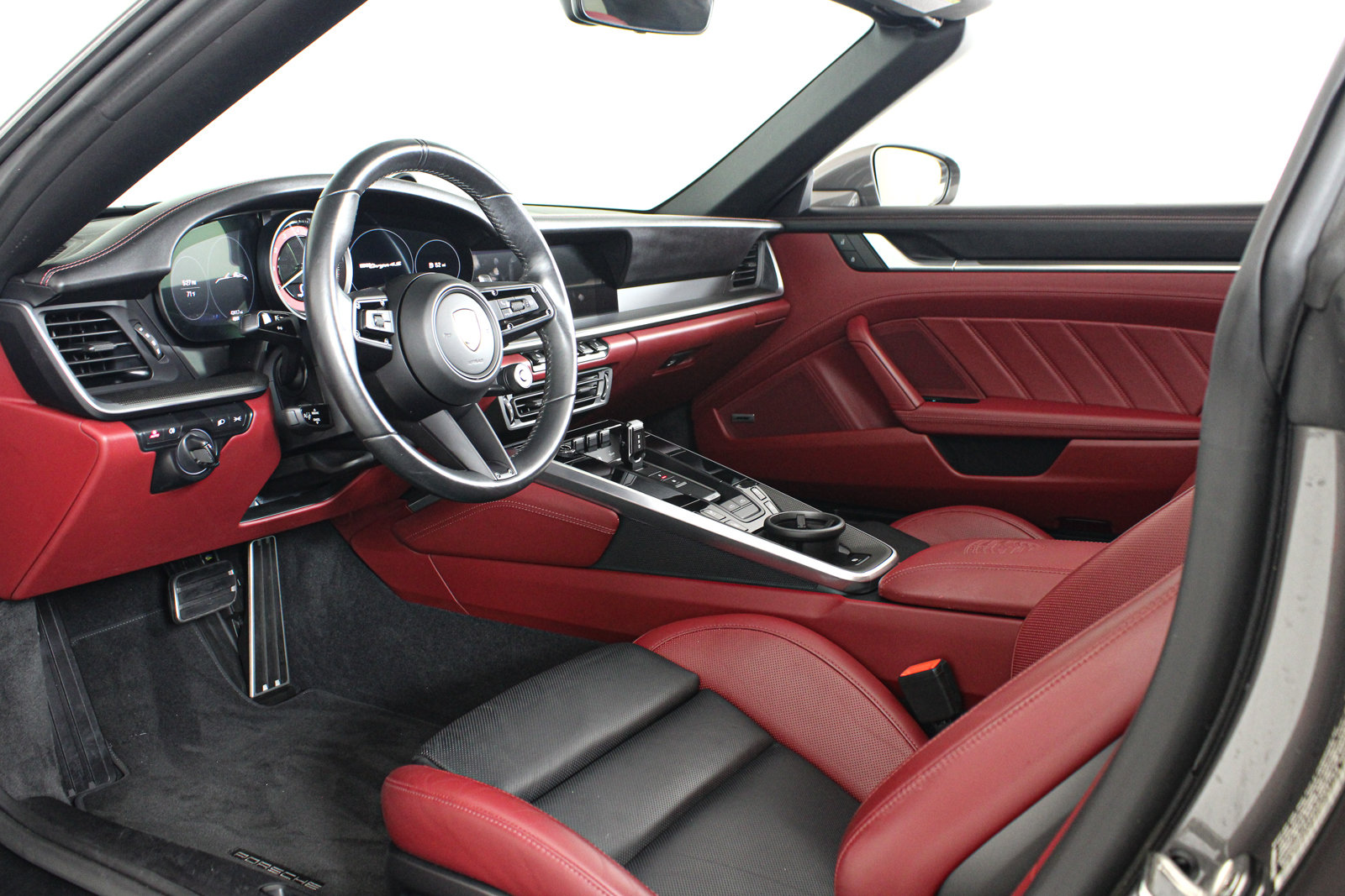 Used 2023 Porsche 911 Targa 4S AWD/4WD image 2
