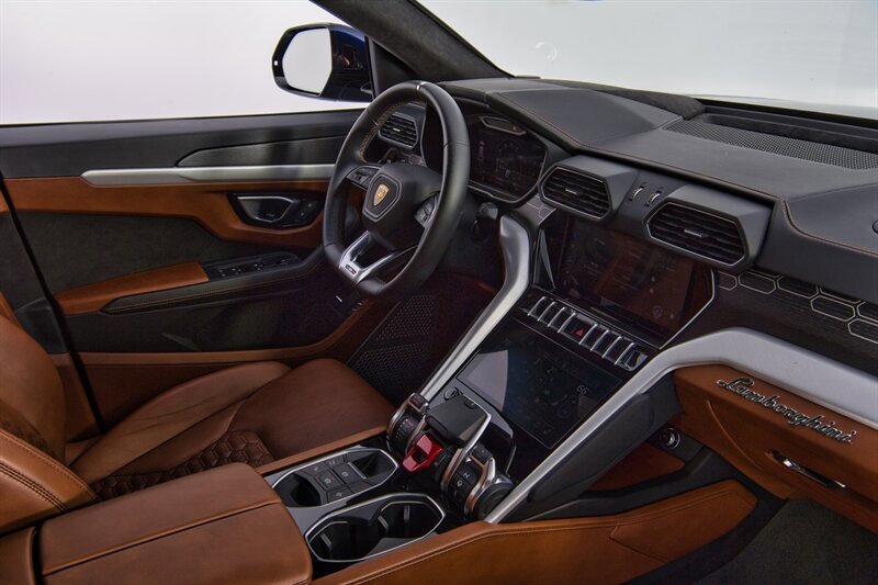 Used 2022 Lamborghini Urus AWD/4WD image 33