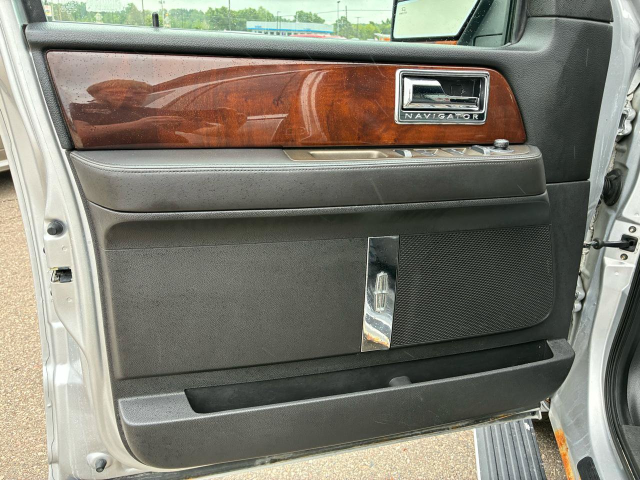 Used 2014 Lincoln Navigator L 4WD image 15