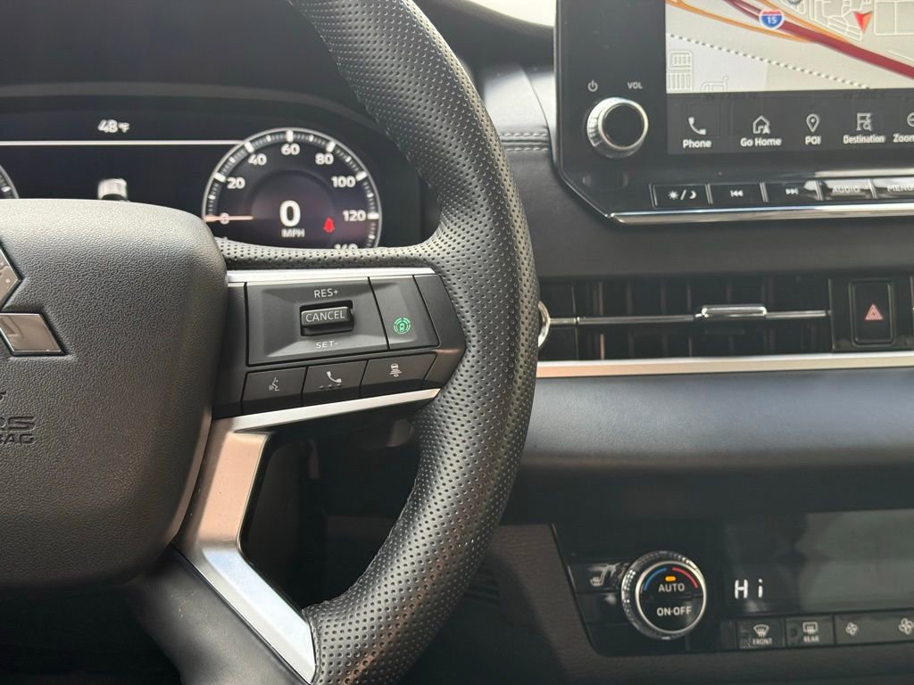 Used 2024 Mitsubishi Outlander SE image 11