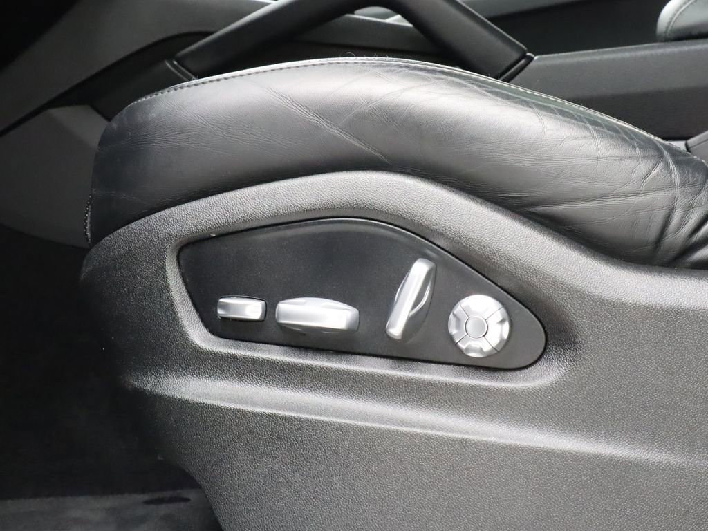 Used 2019 Porsche Cayenne AWD/4WD image 15