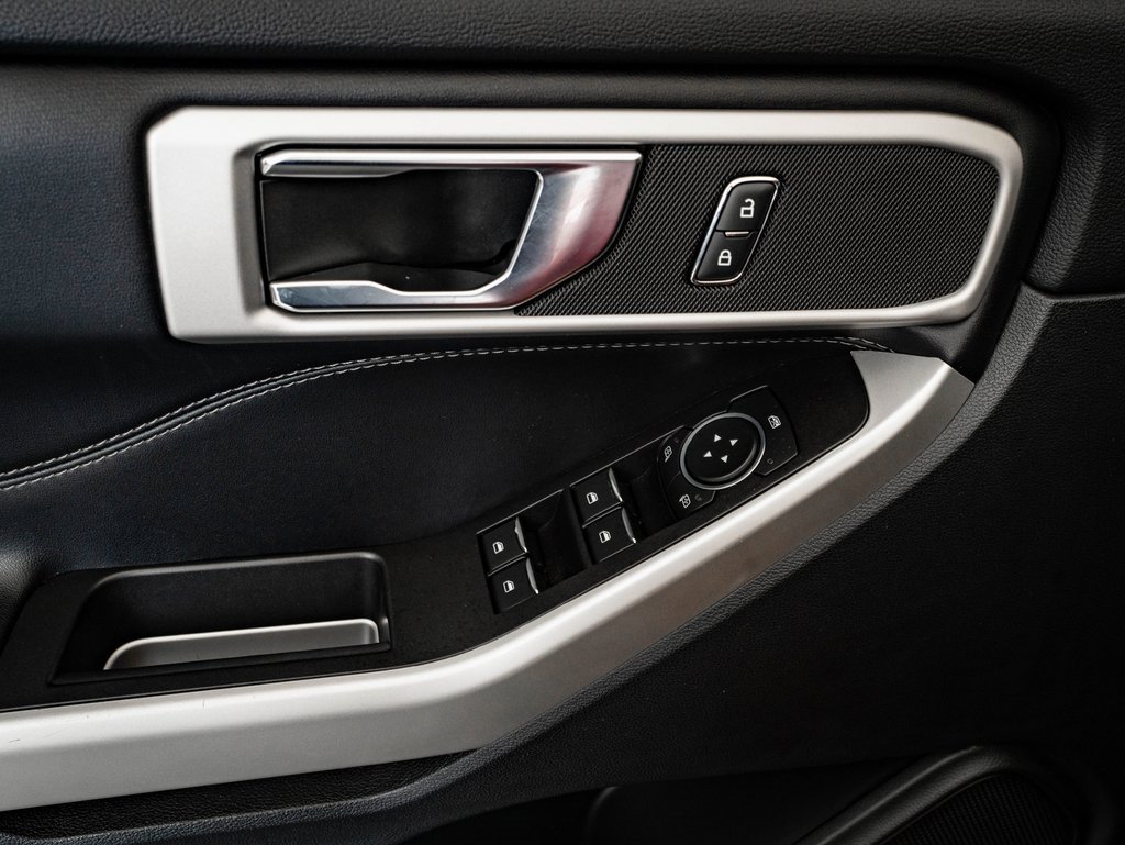 Used 2021 Ford Explorer XLT image 27