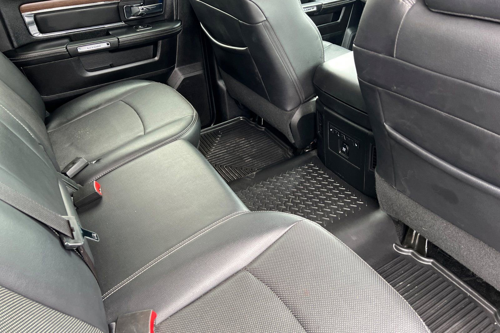 Used 2017 RAM 3500 Laramie image 16