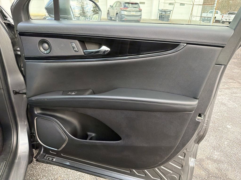 Certified 2021 Lincoln Nautilus Reserve w/ Cargo Utility Package image 14